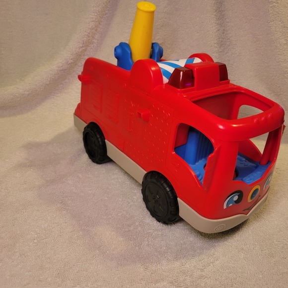 Fisher Price Little People Helping Others Fire Truck w/ Lights & Sounds Tested - Picture 5 of 8